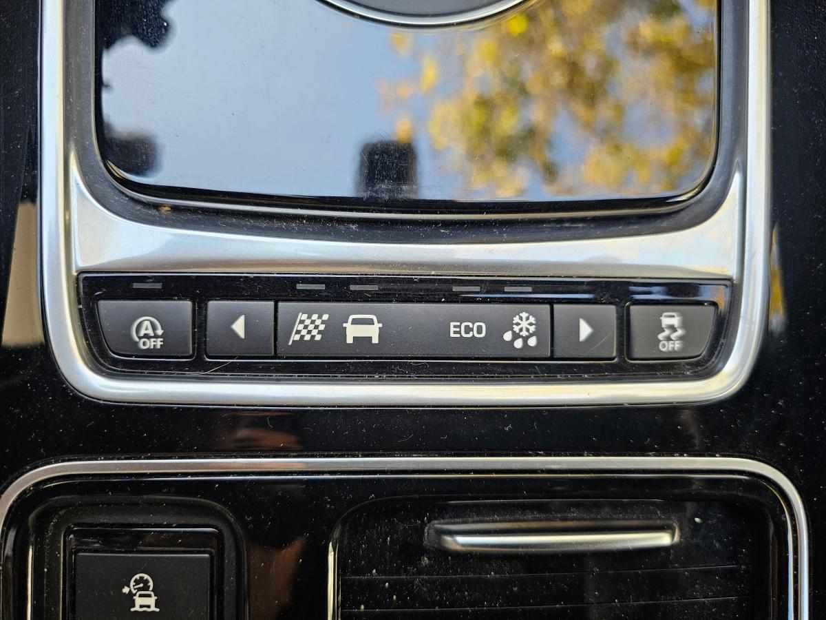 jaguar-f-pace-25d-awd-2018-diesel-1999cc