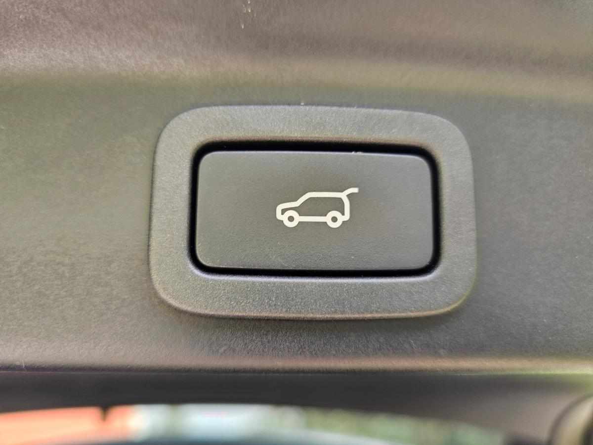 jaguar-f-pace-25d-awd-2018-diesel-1999cc