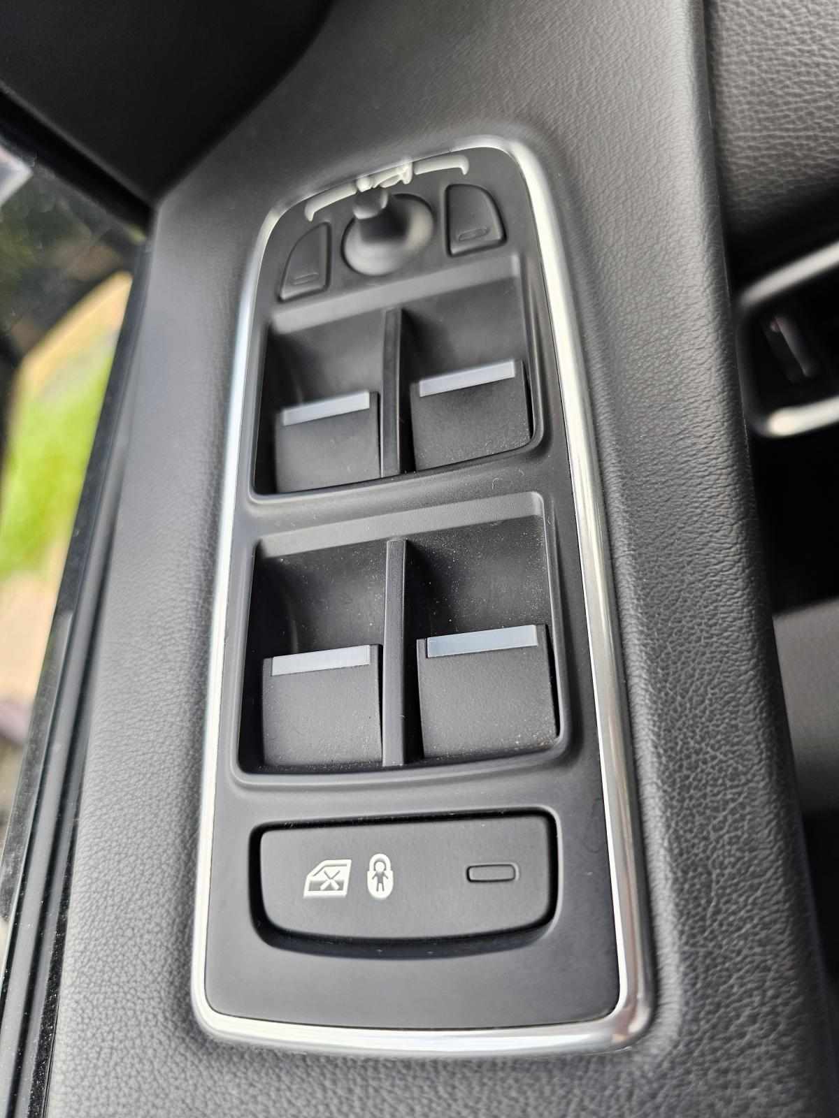 jaguar-f-pace-25d-awd-2018-diesel-1999cc
