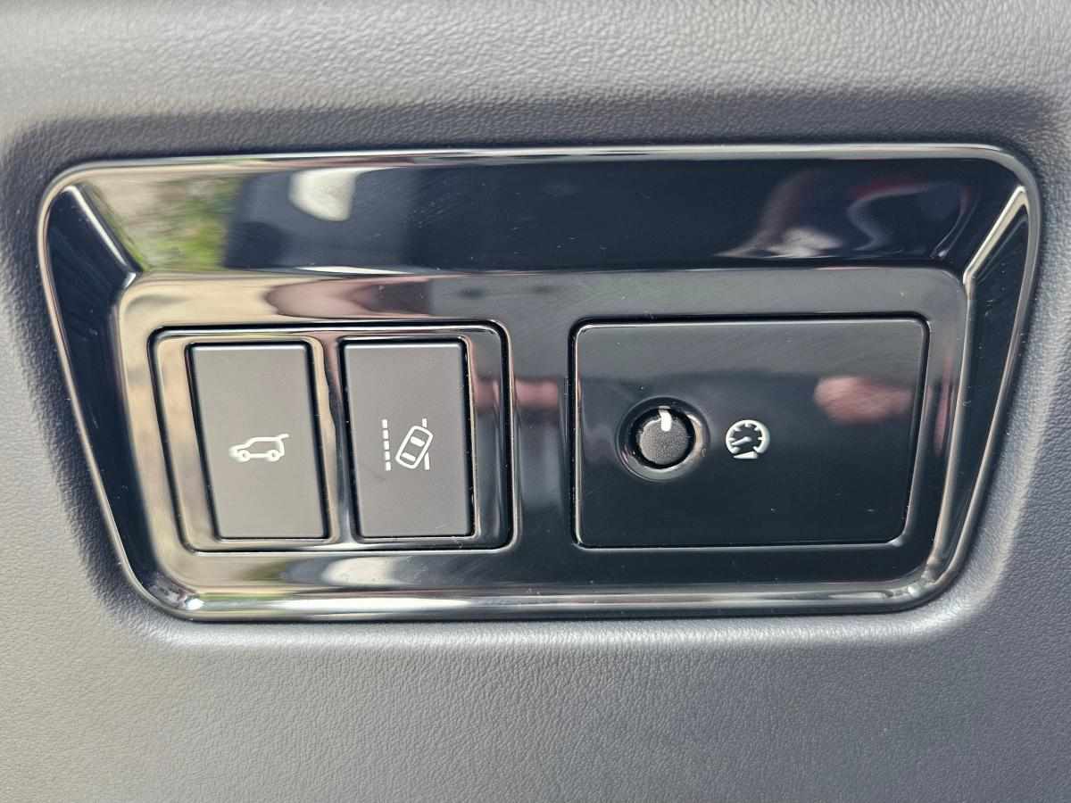 jaguar-f-pace-25d-awd-2018-diesel-1999cc