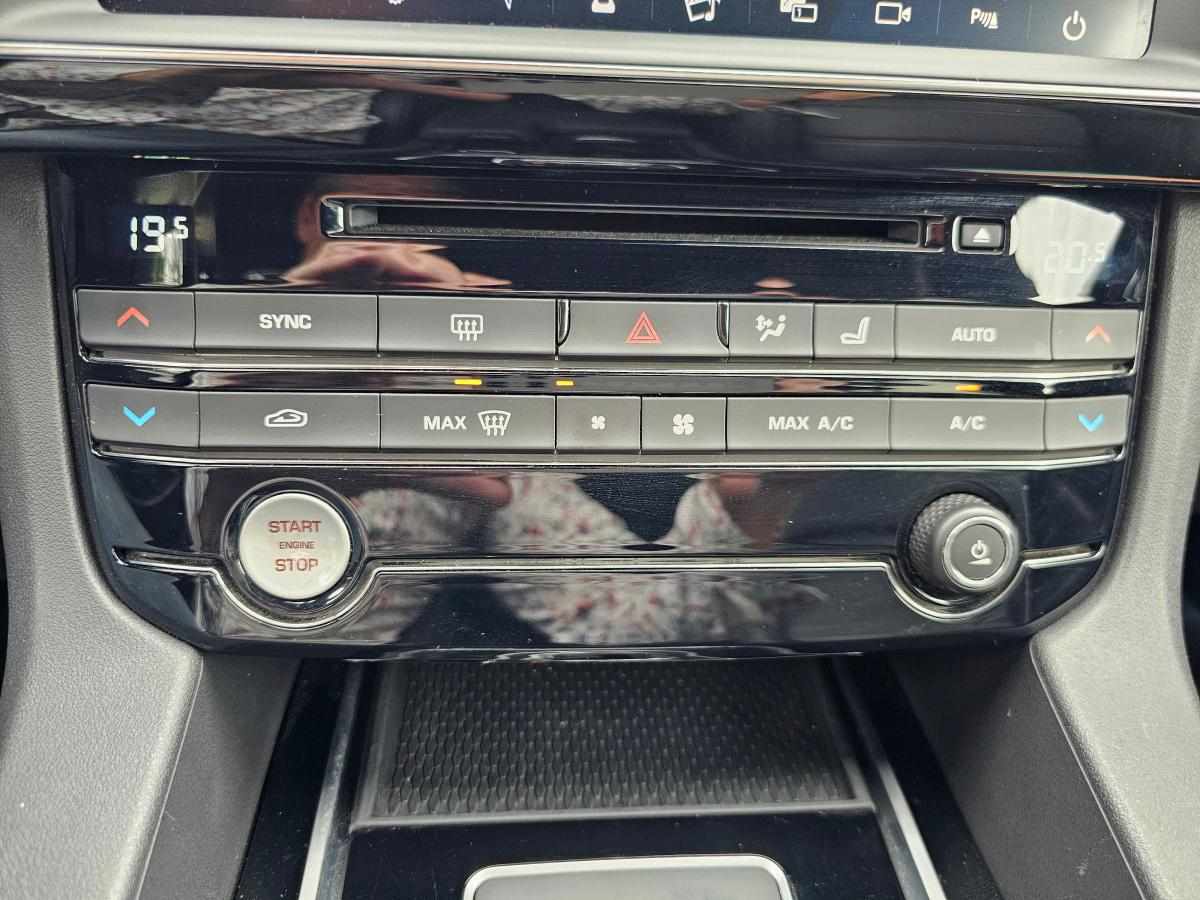 jaguar-f-pace-25d-awd-2018-diesel-1999cc