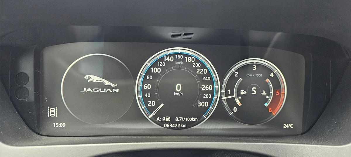 jaguar-f-pace-25d-awd-2018-diesel-1999cc