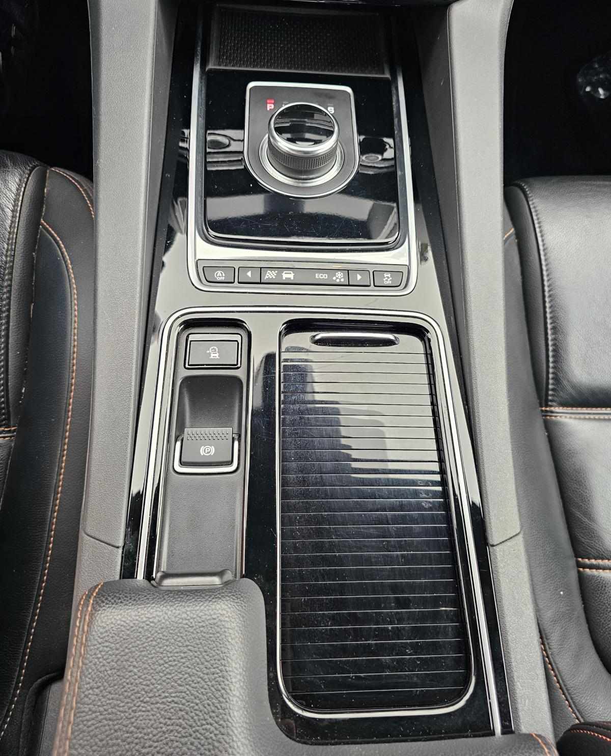 jaguar-f-pace-25d-awd-2018-diesel-1999cc