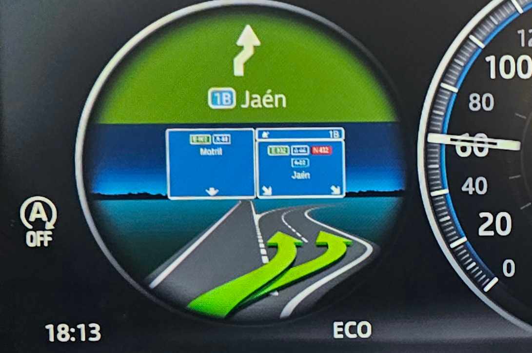 jaguar-f-pace-25d-awd-2018-diesel-1999cc