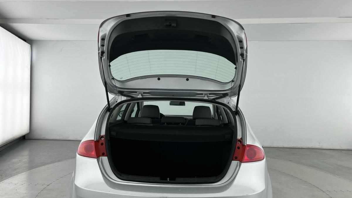 seat-leon-1-6-tdi-2011-diesel-1598cc