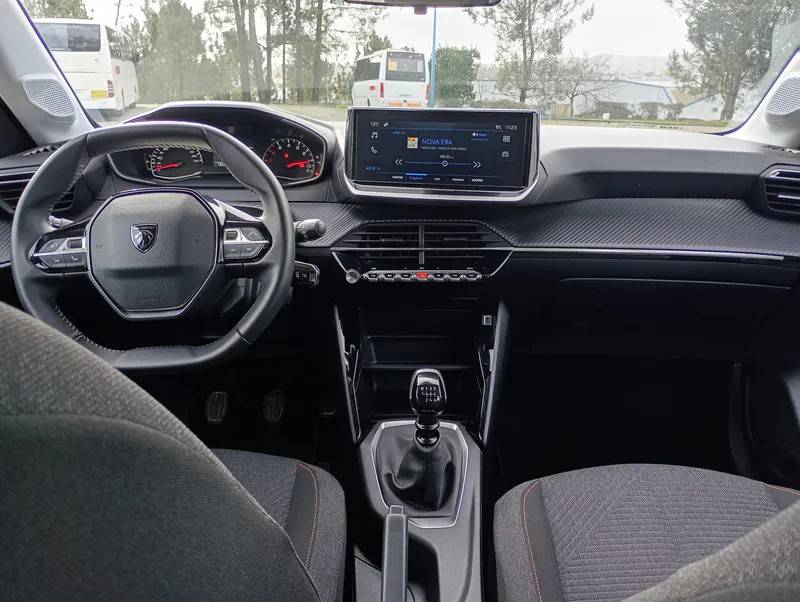 peugeot-208-2025-gasolina-1199cc