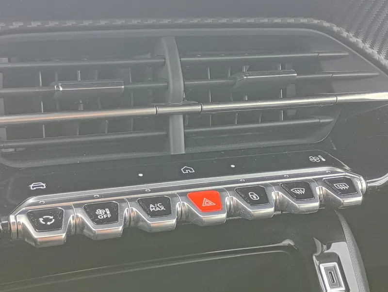 peugeot-208-2025-gasolina-1199cc