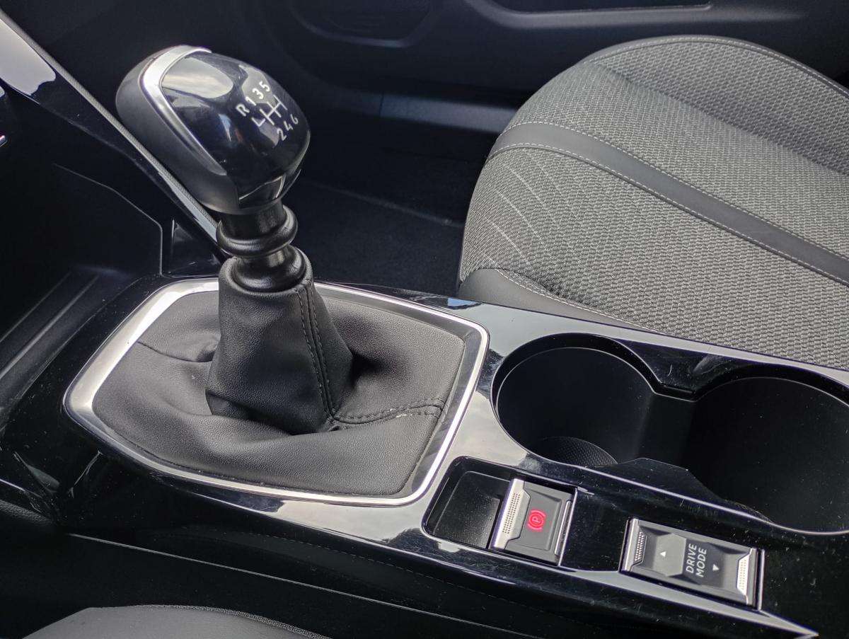 peugeot-2008-2024-gasolina-1199cc