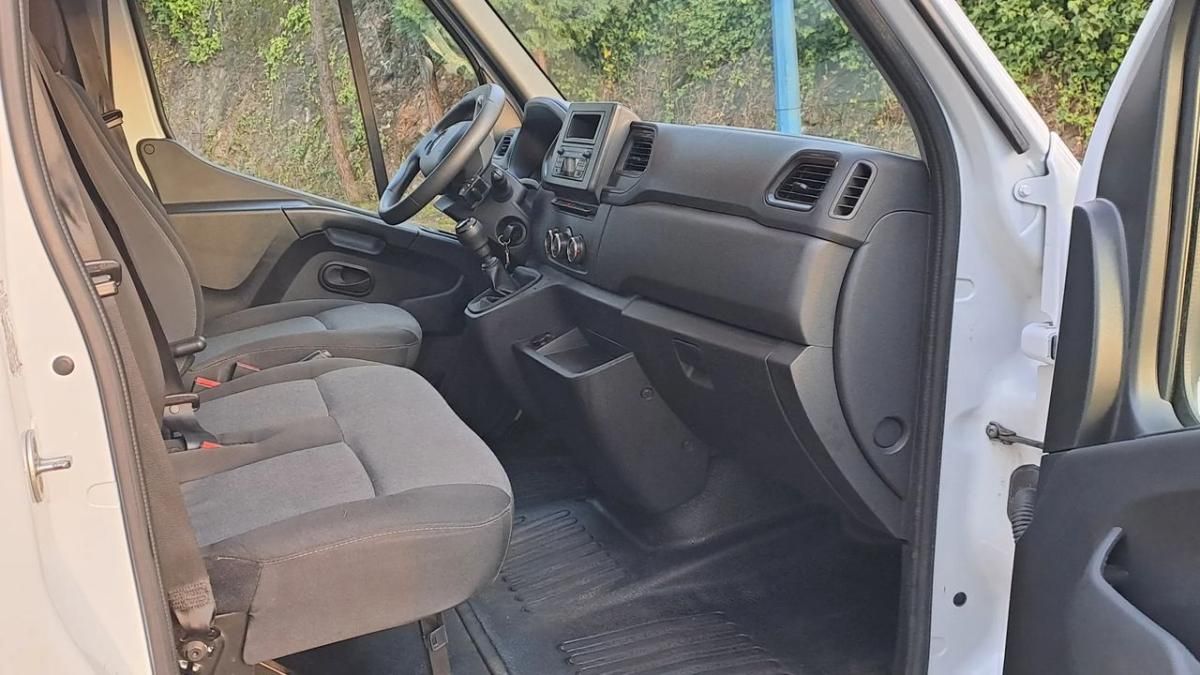 renault-master-2023-diesel-2300cc