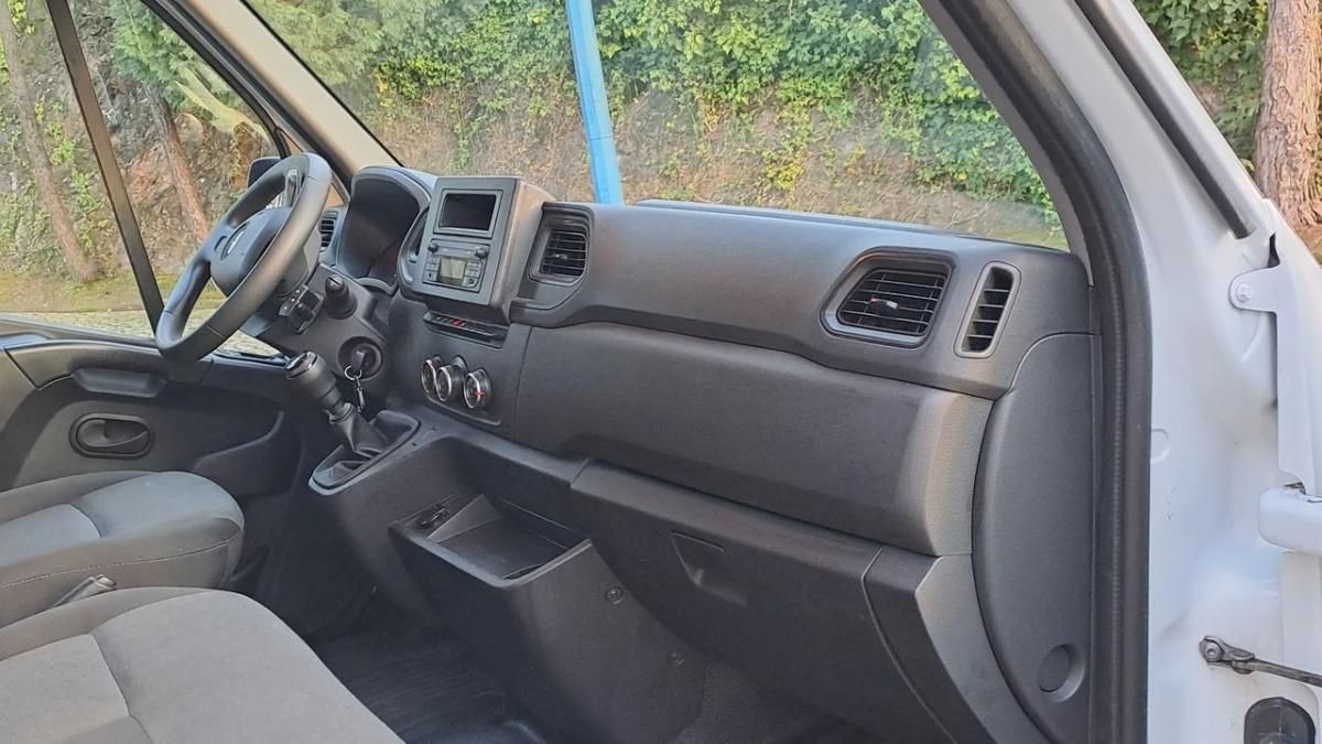 renault-master-2023-diesel-2300cc