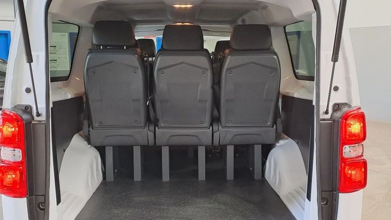 opel-vivaro-2023-diesel-1499cc