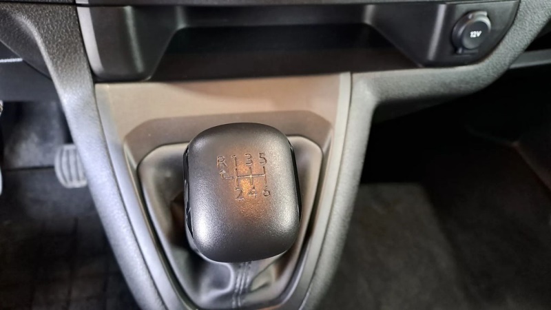 opel-vivaro-2023-diesel-1499cc