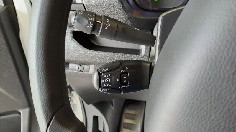 opel-vivaro-2023-diesel-1499cc