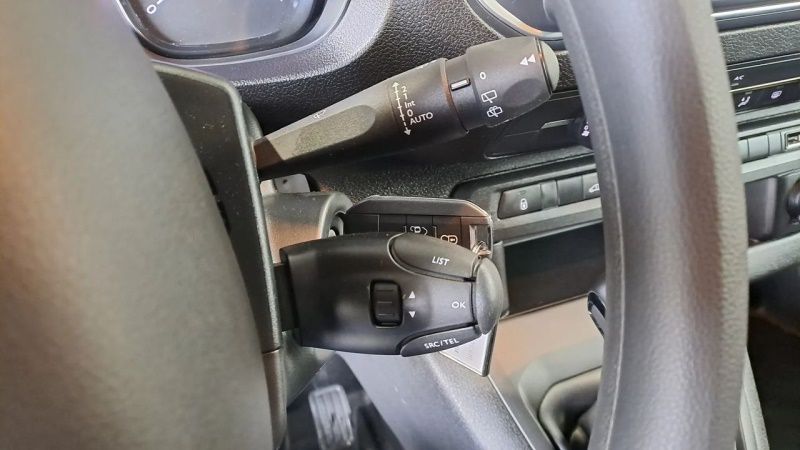 opel-vivaro-2023-diesel-1499cc