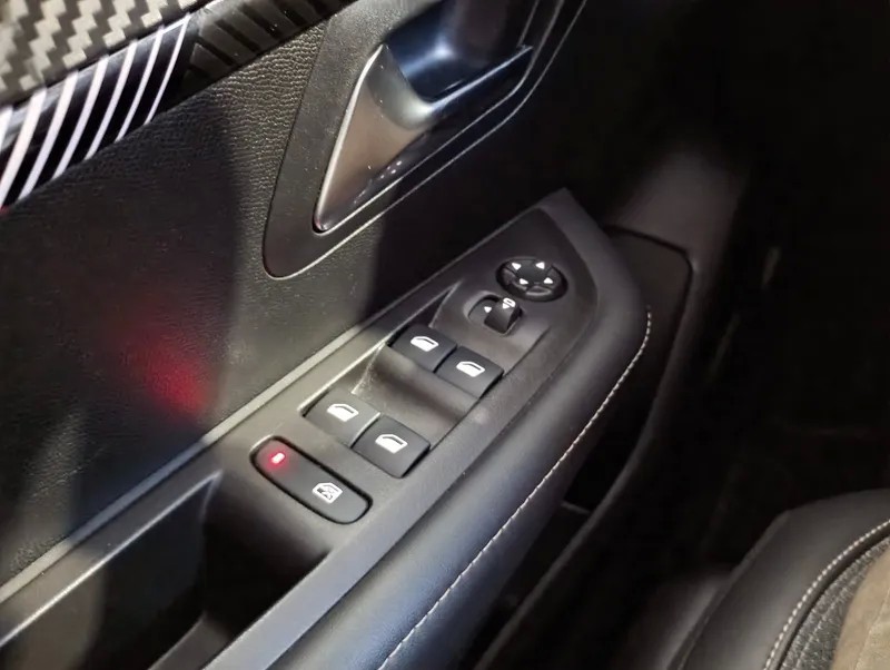 peugeot-208-2024-gasolina-1199cc