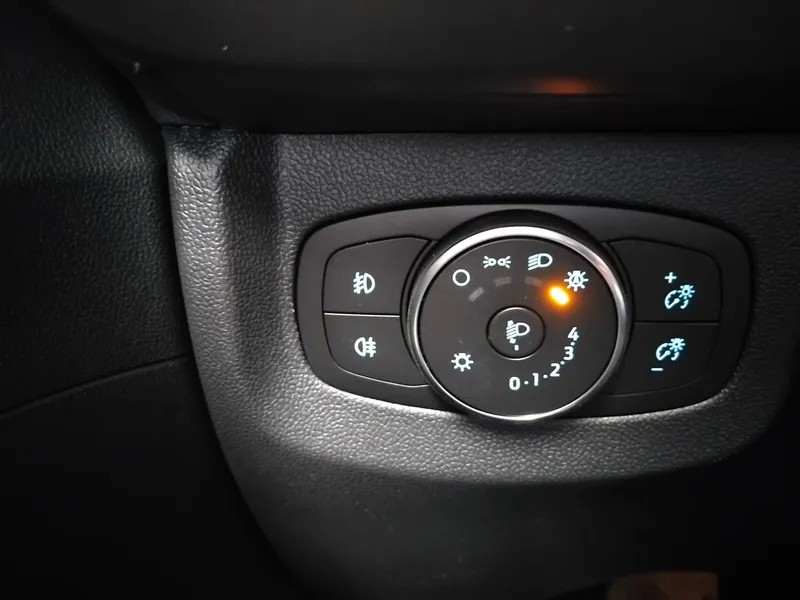 ford-tourneo-courier-2025-gasolina-998cc