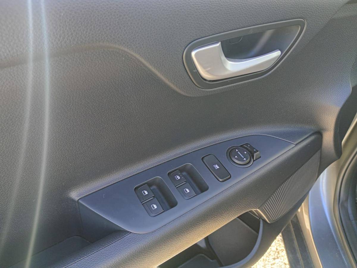 kia-stonic-2025-gasolina-1197cc