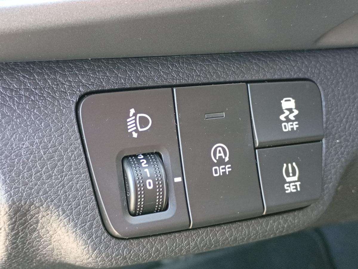 kia-stonic-2025-gasolina-1197cc