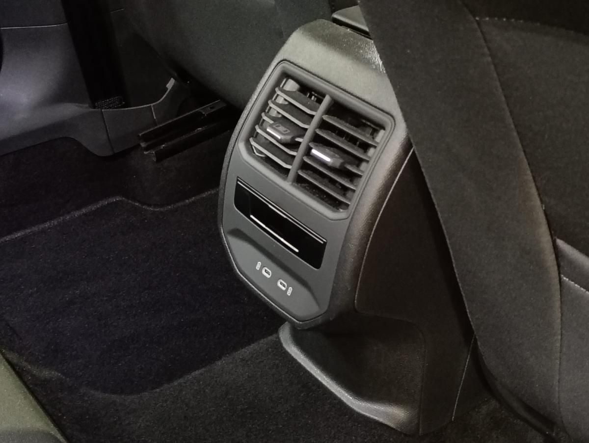 seat-leon-2025-diesel-1968cc