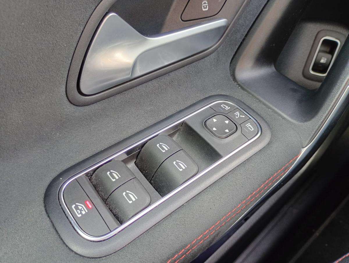 mercedes-benz-classe-a-2024-hibrido-a-gasolina-1332cc