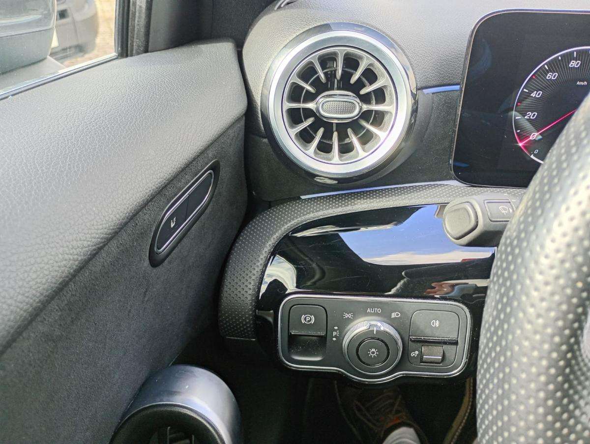 mercedes-benz-classe-a-2024-hibrido-a-gasolina-1332cc