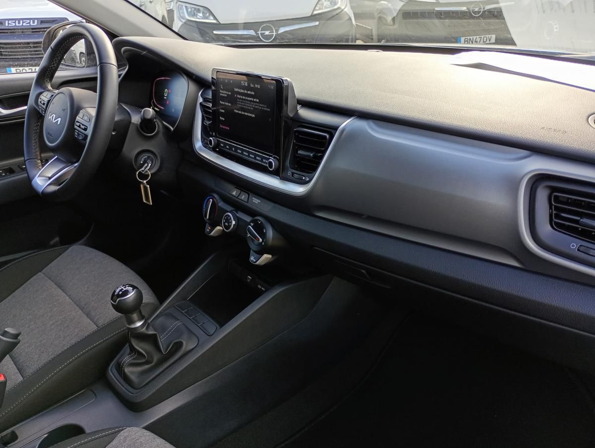 kia-stonic-2025-gasolina-1197cc