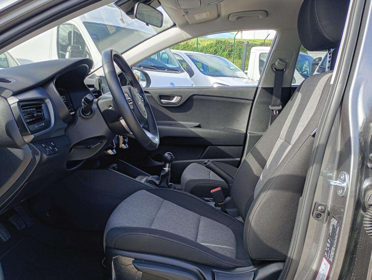 kia-stonic-2025-gasolina-1197cc