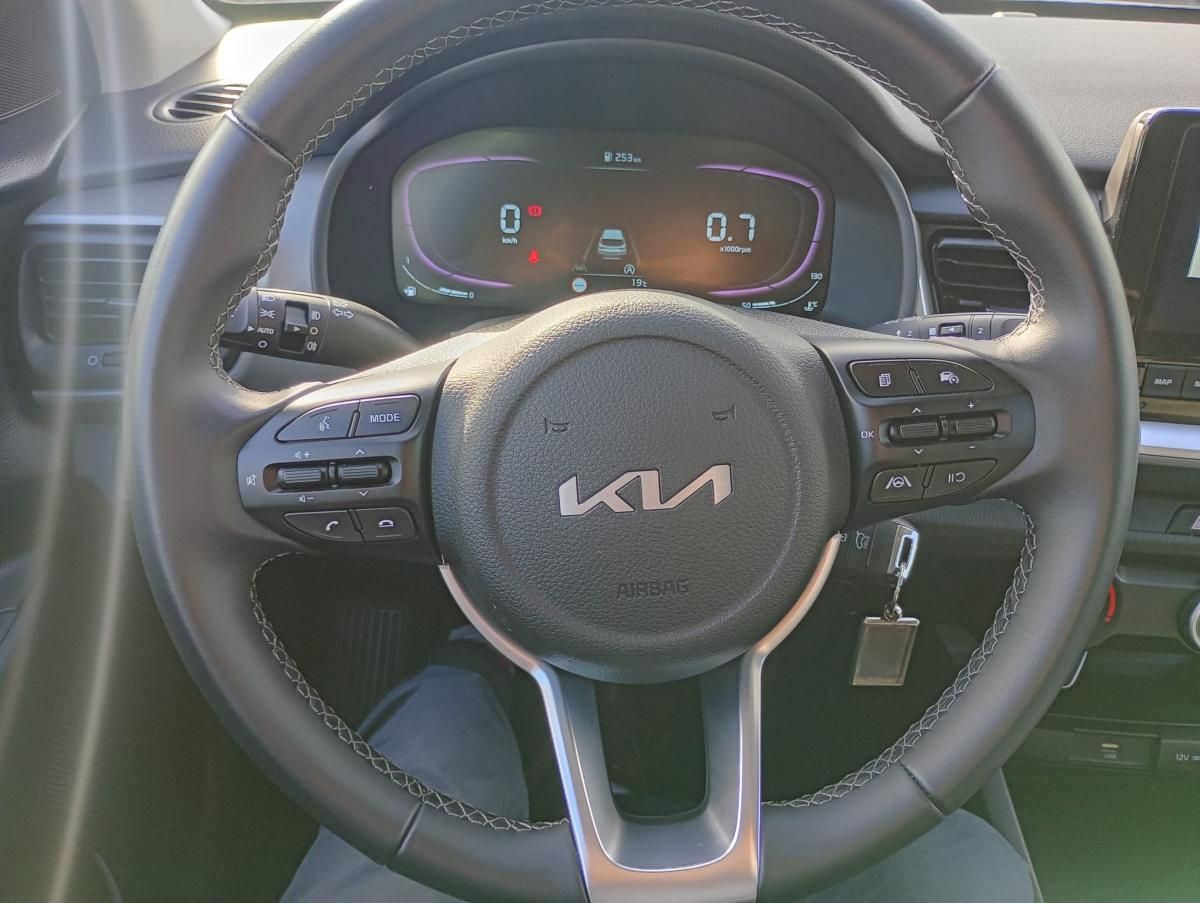 kia-stonic-2025-gasolina-1197cc