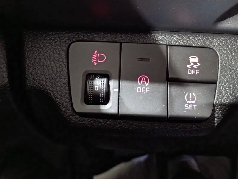 kia-stonic-2025-gasolina-1197cc