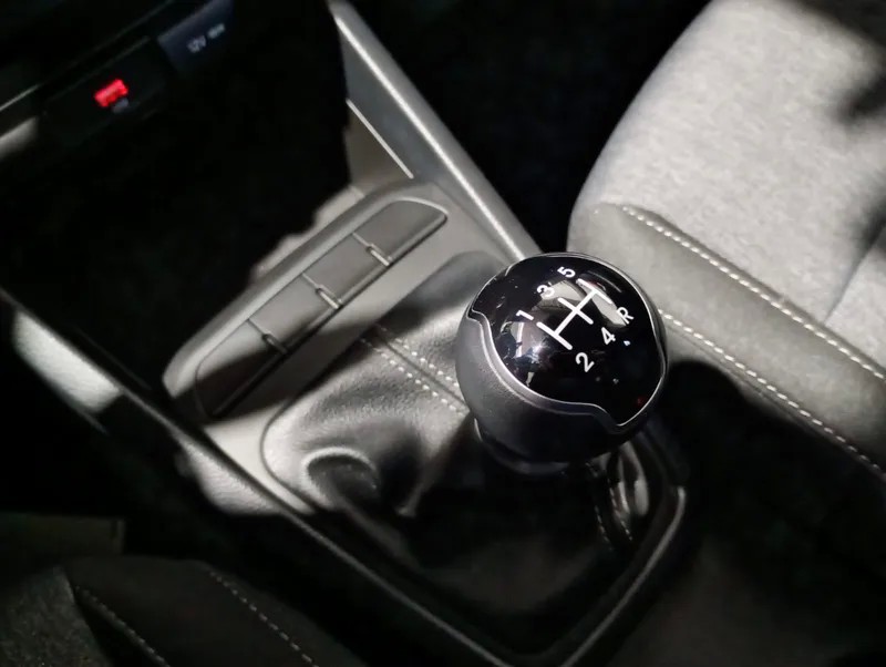 kia-stonic-2025-gasolina-1197cc