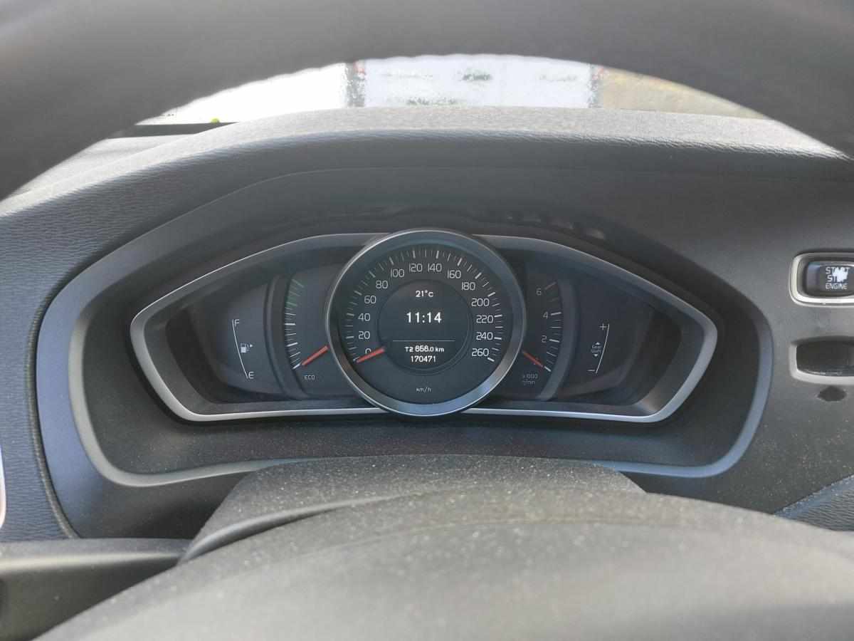 volvo-v40-d2-1-6-2013-diesel-1560cc