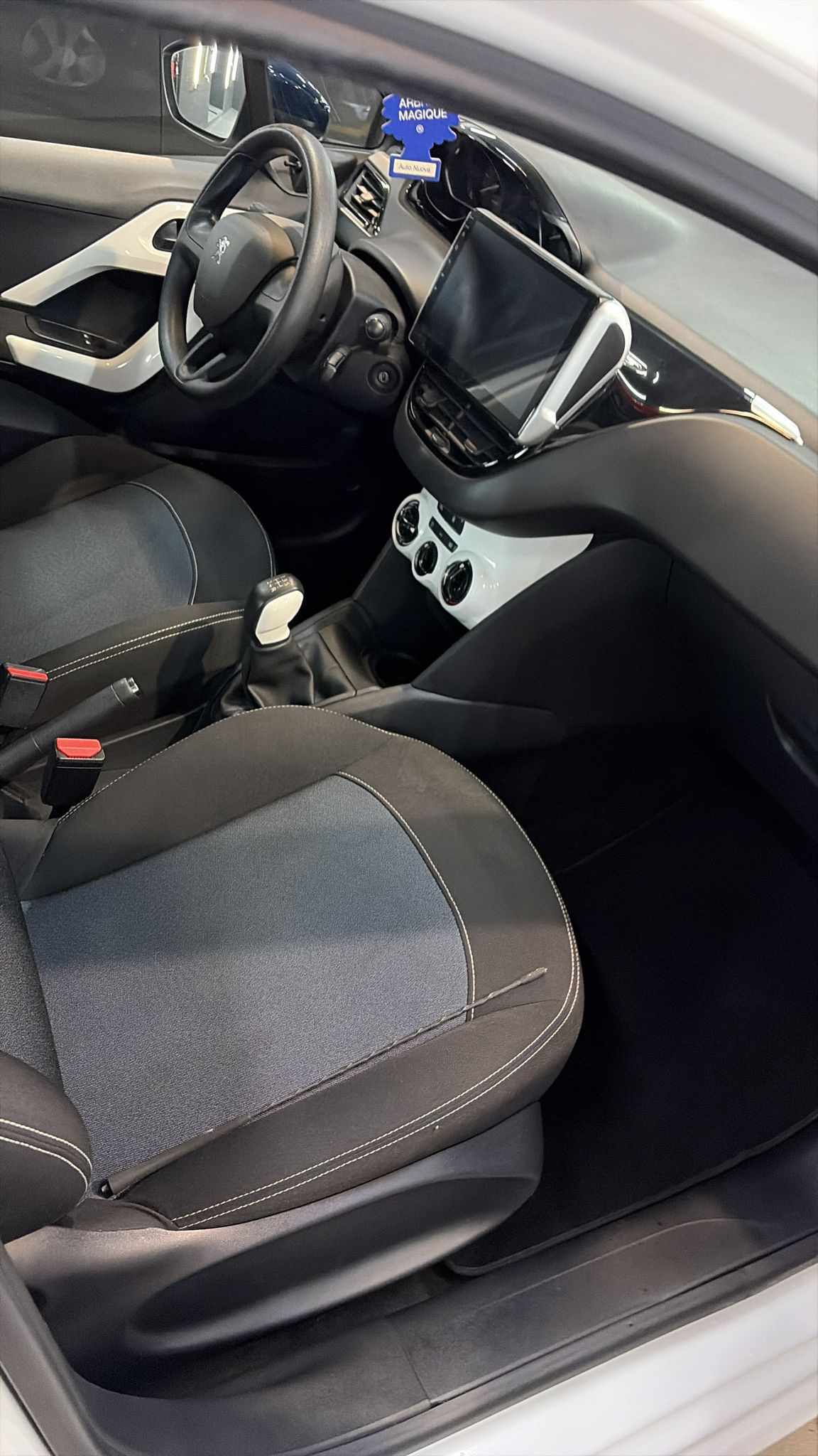 peugeot-208-1-2-puretech-2017-gasolina-1199cc