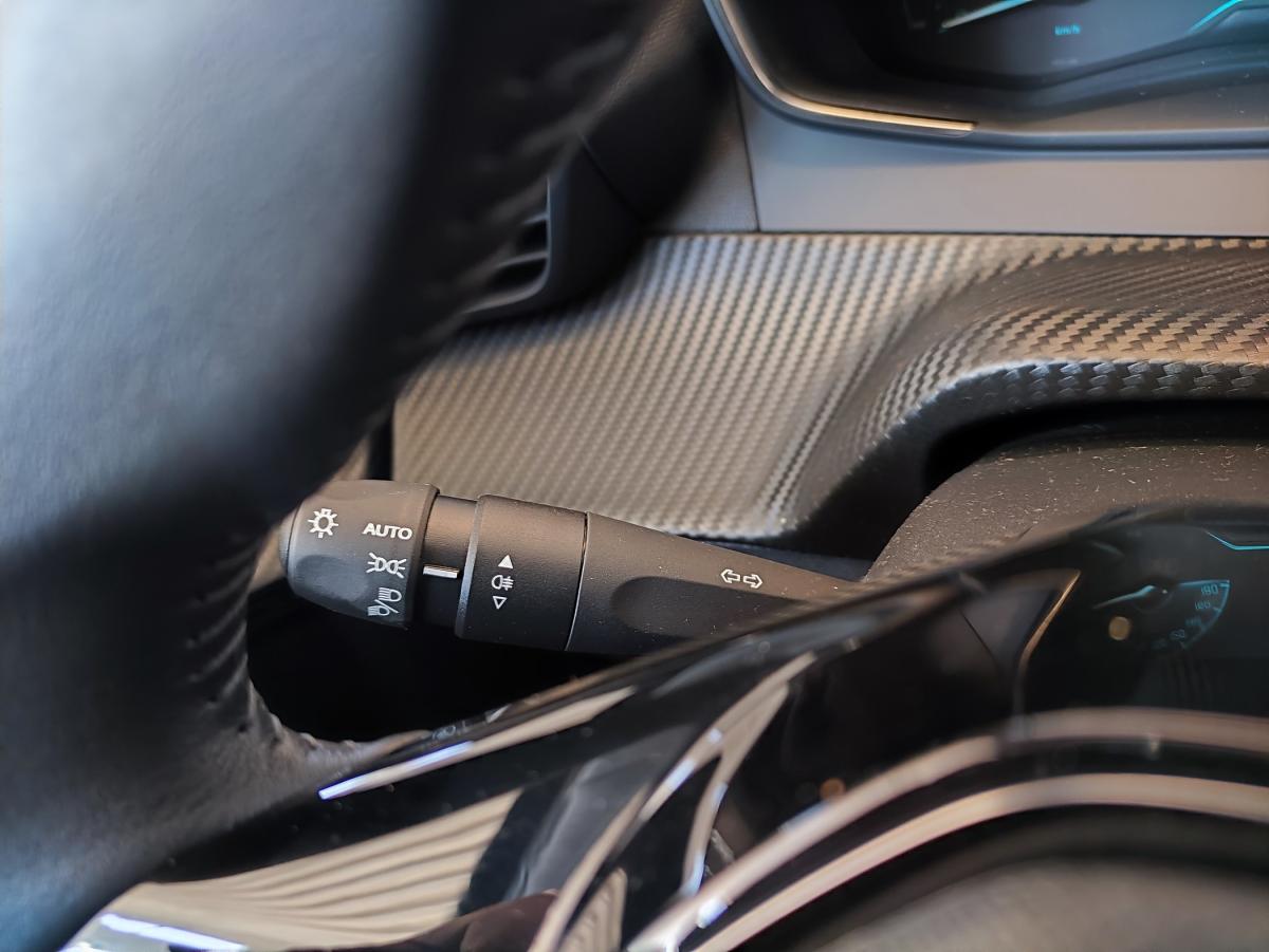 peugeot-208-2024-eletrico-500cc