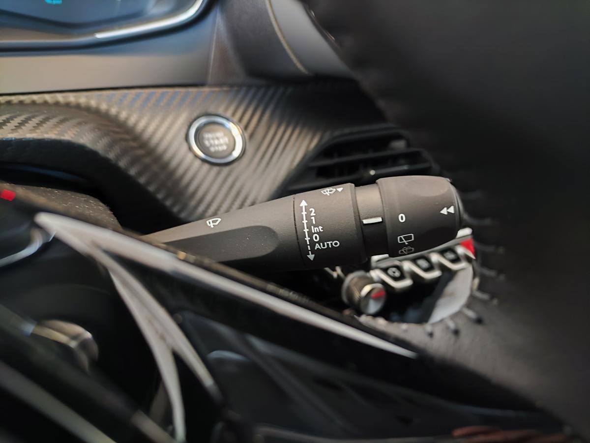 peugeot-208-2024-eletrico-500cc