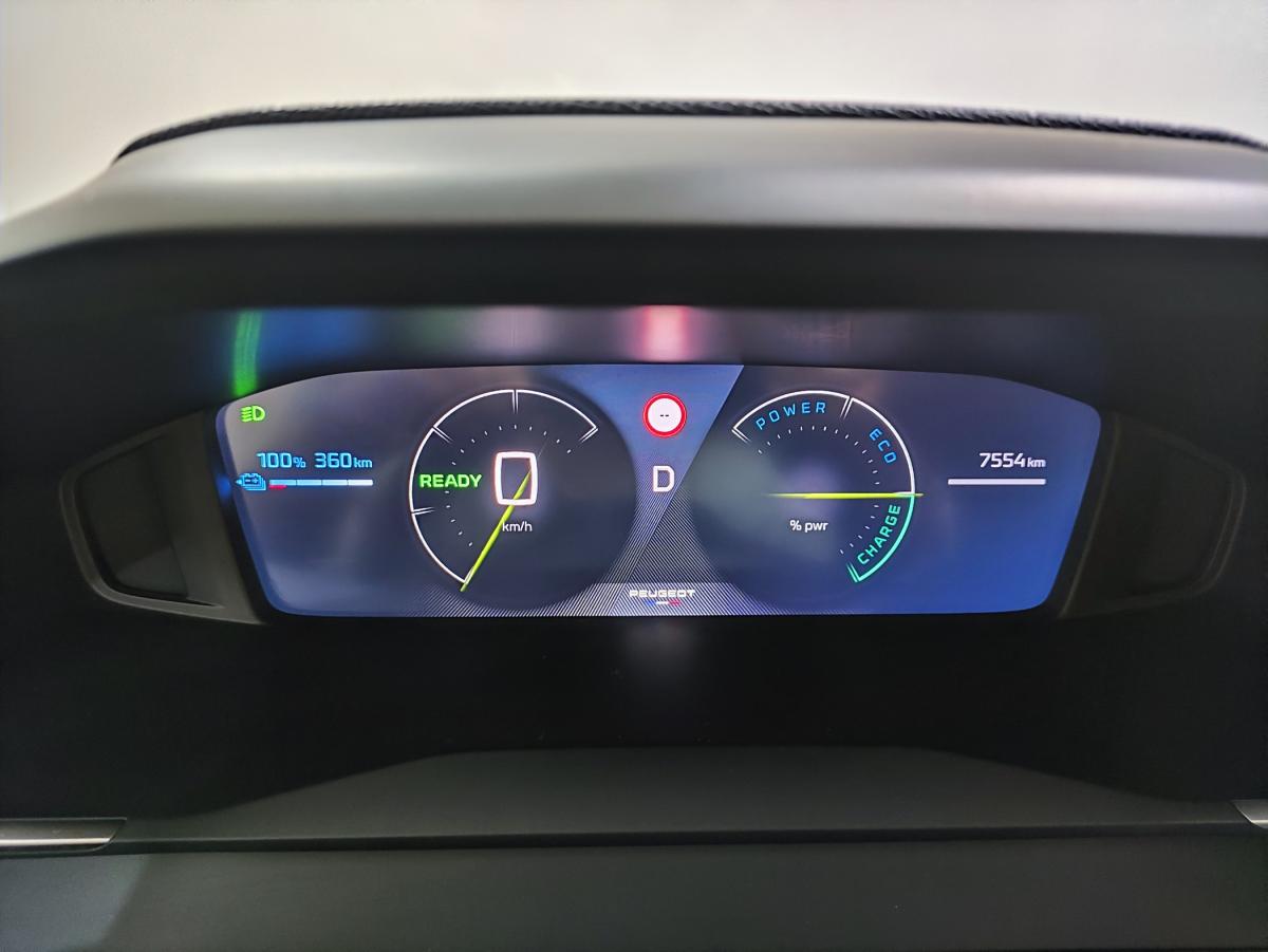 peugeot-208-2025-eletrico-0cc