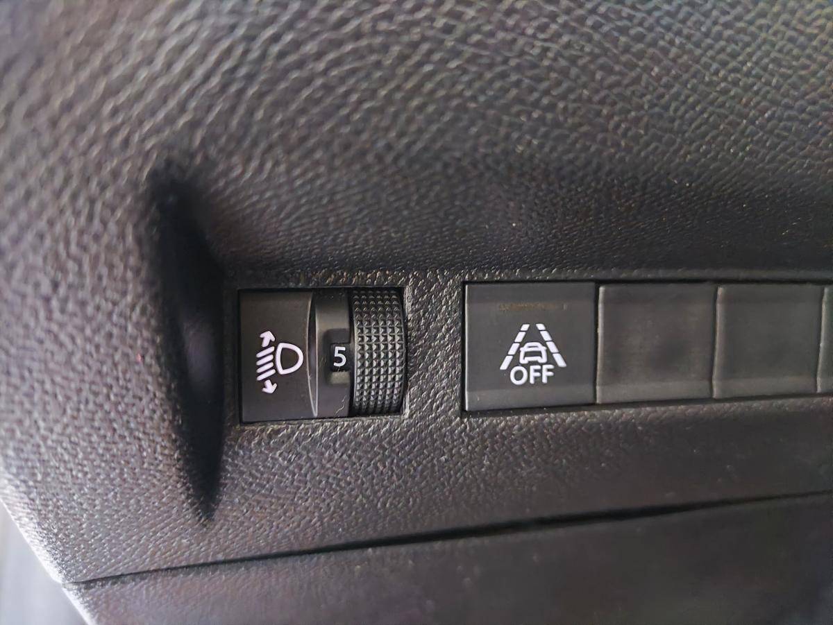 peugeot-208-2023-gasolina-1199cc