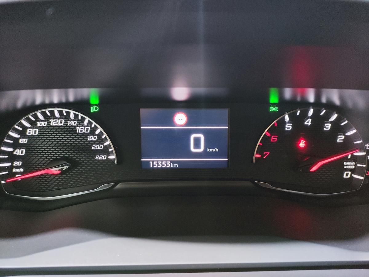 peugeot-208-2023-gasolina-1199cc