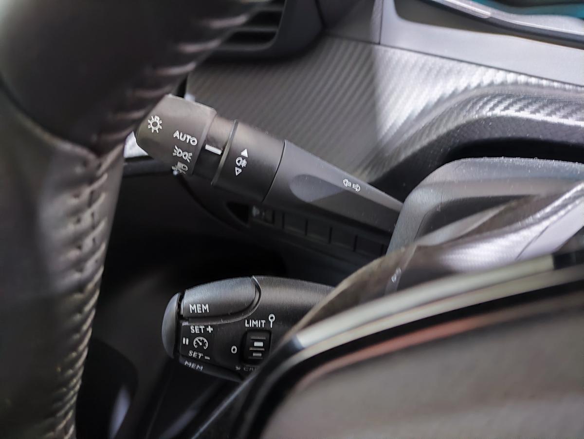 peugeot-2008-2025-eletrico-500cc