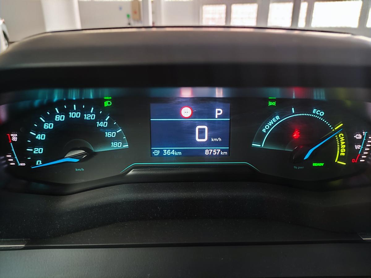 peugeot-2008-2025-eletrico-500cc