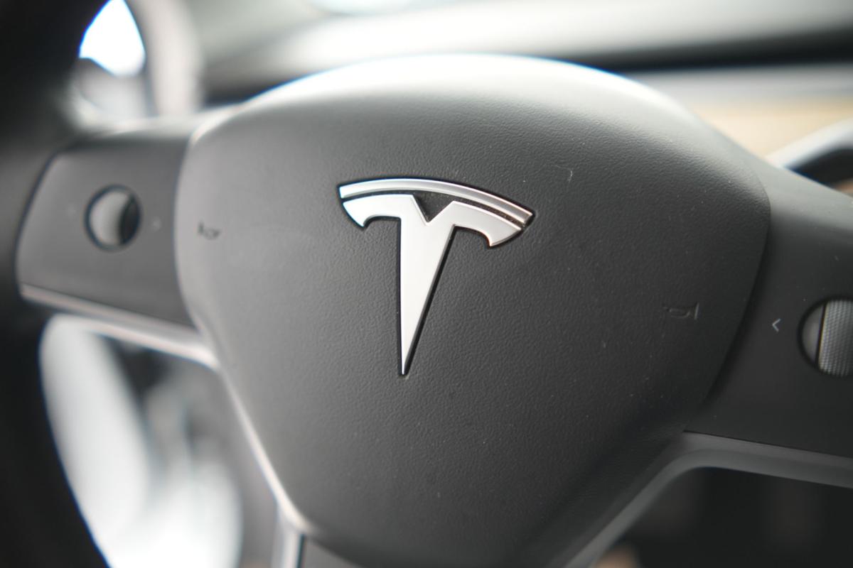 tesla-model-3-2021-eletrico-500cc