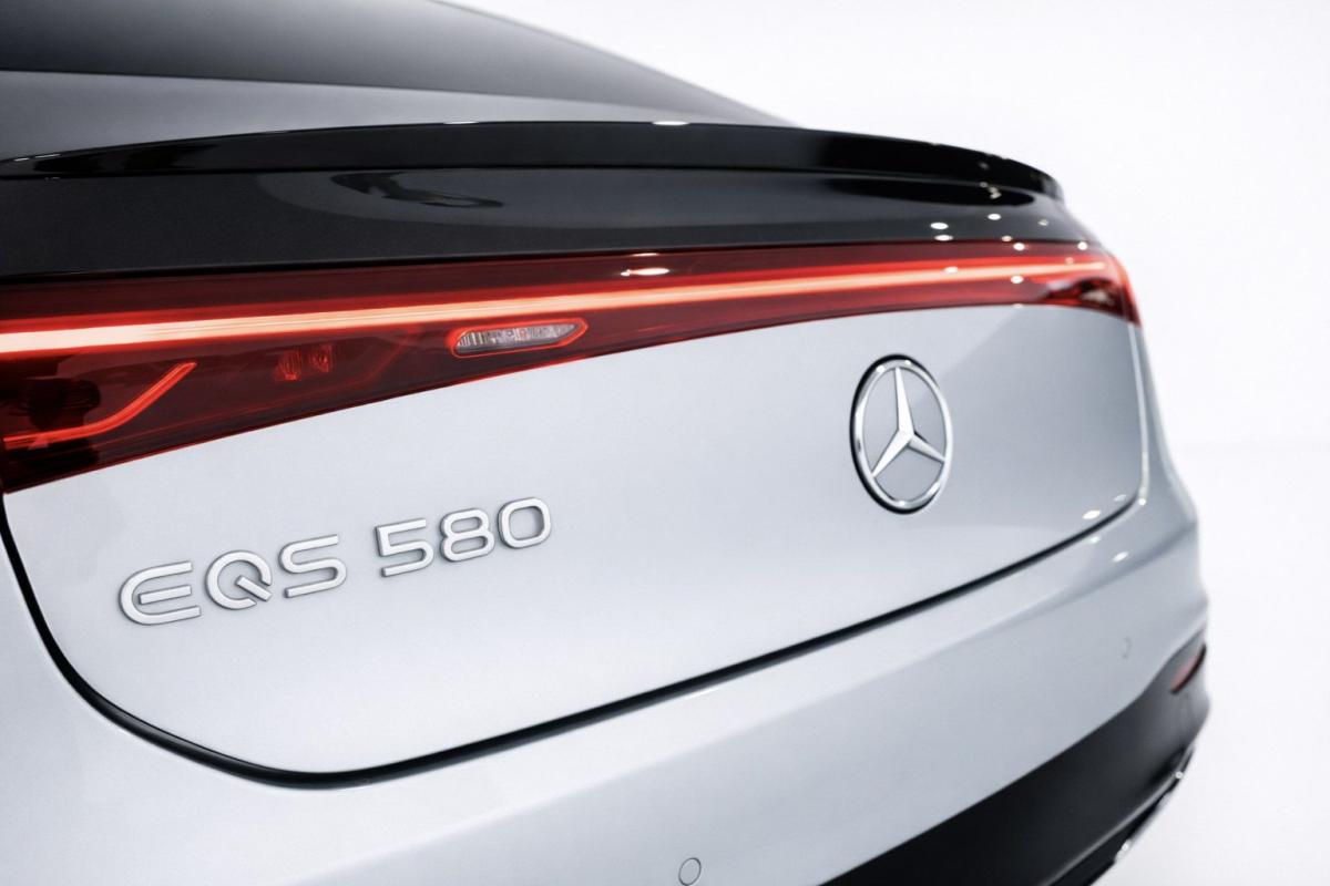 mercedes-benz-eqs-2022-eletrico-500cc