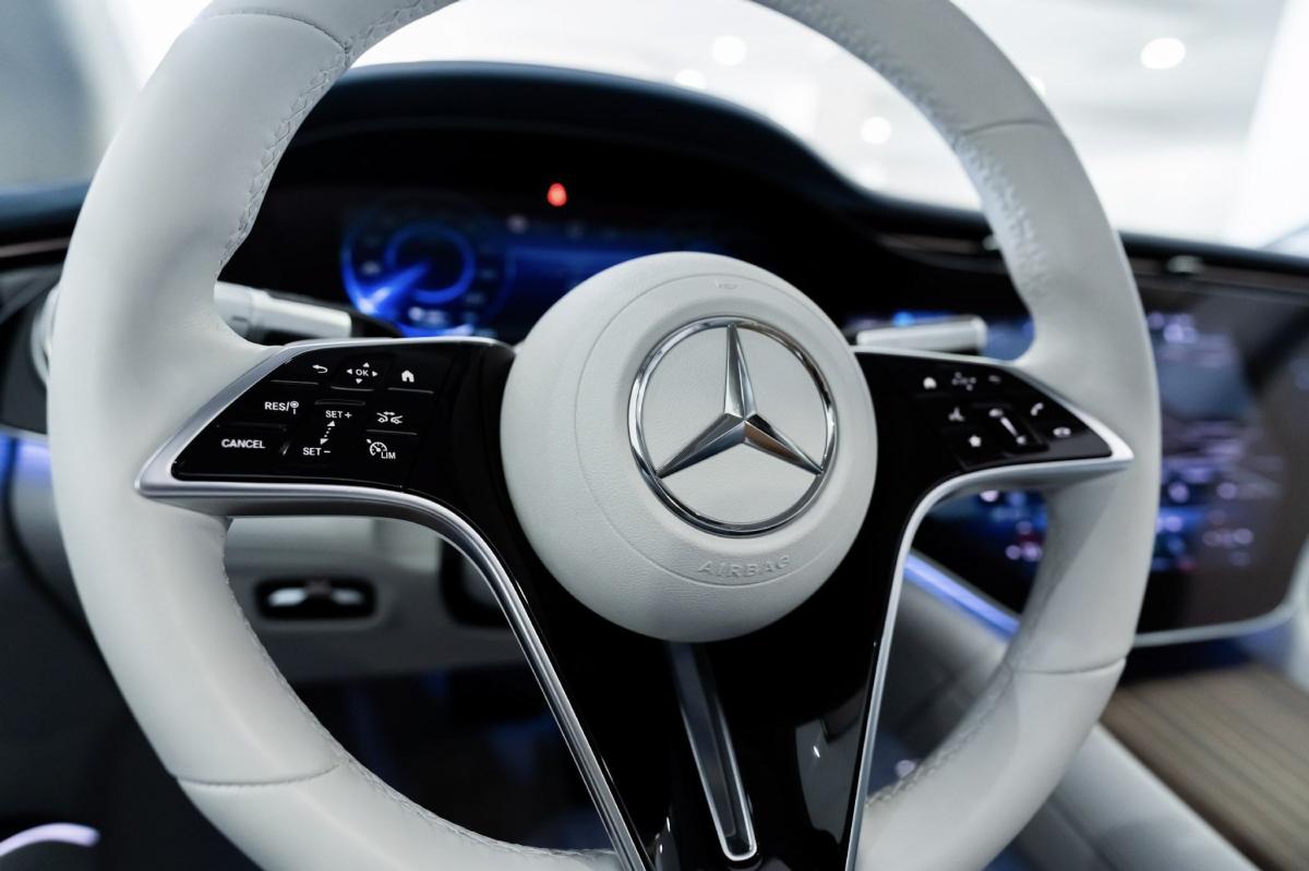 mercedes-benz-eqs-2022-eletrico-500cc