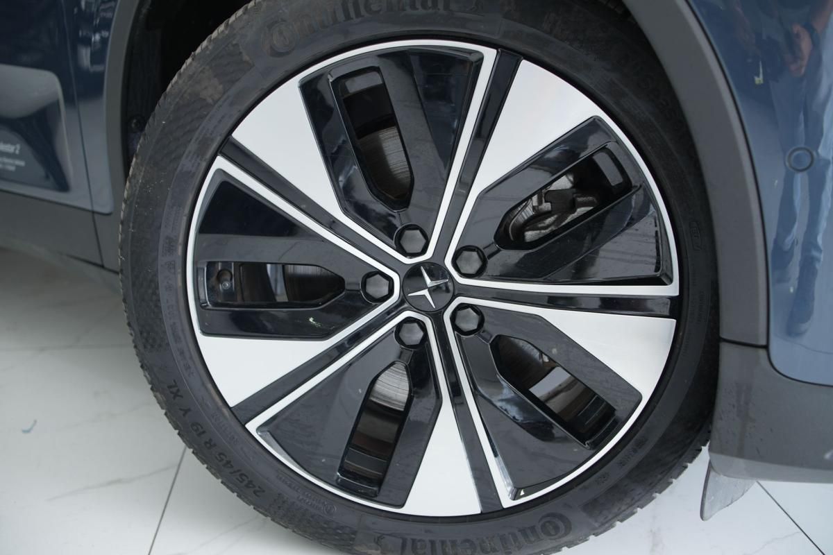 polestar-2-2023-eletrico-500cc