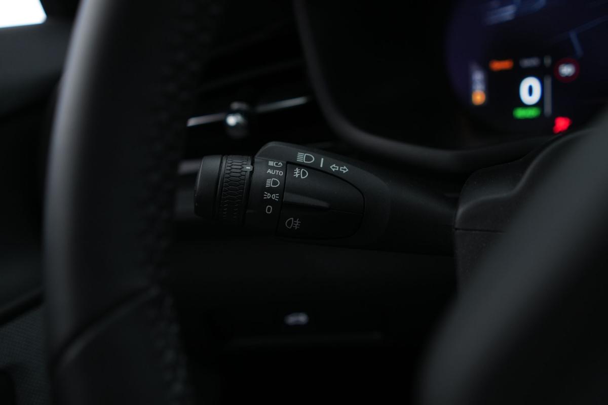 polestar-2-2023-eletrico-500cc