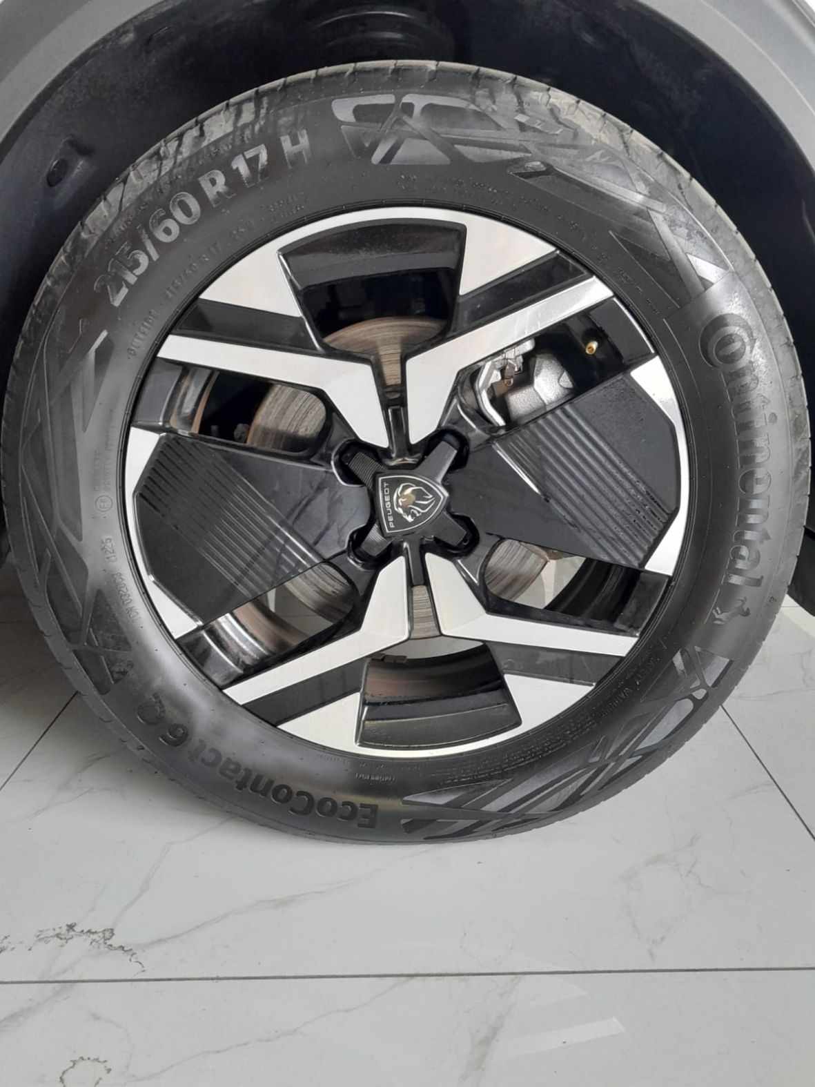 peugeot-2008-2025-eletrico-500cc