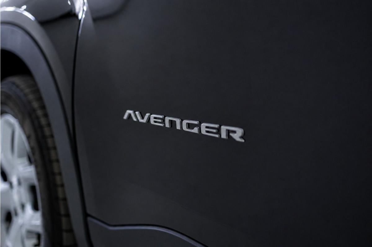 jeep-avenger-2025-eletrico-500cc