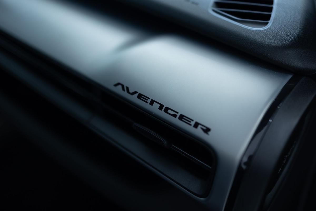 jeep-avenger-2025-eletrico-500cc