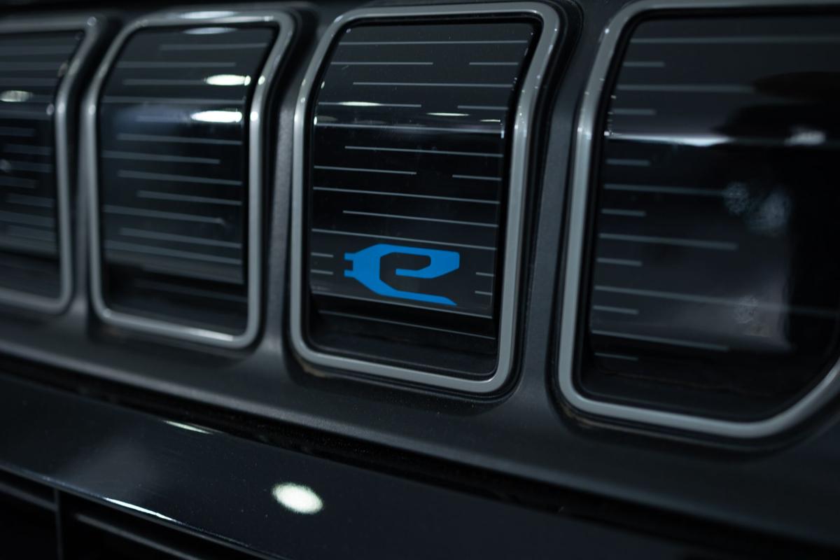 jeep-avenger-2025-eletrico-500cc