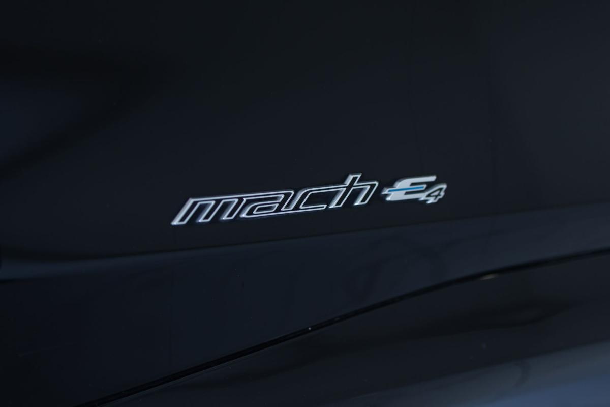 ford-mustang-2022-eletrico-500cc