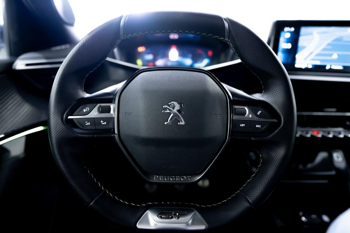 peugeot-2008-2022-gasolina-1199cc